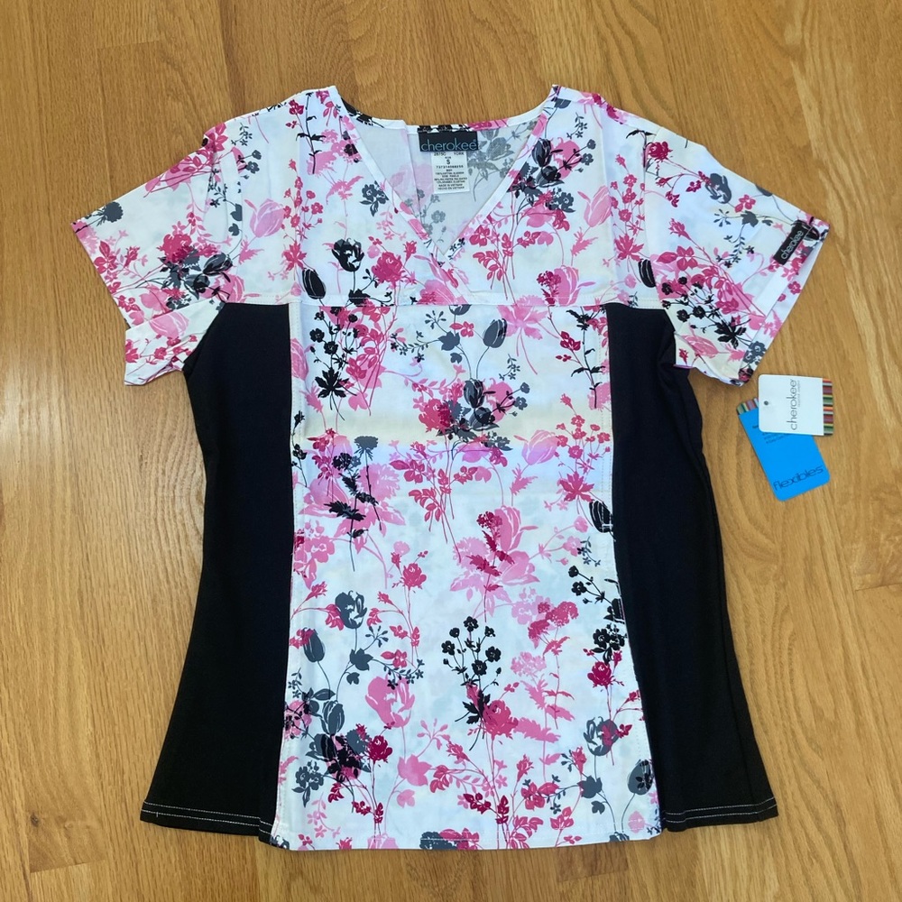 Cherokee scrub top